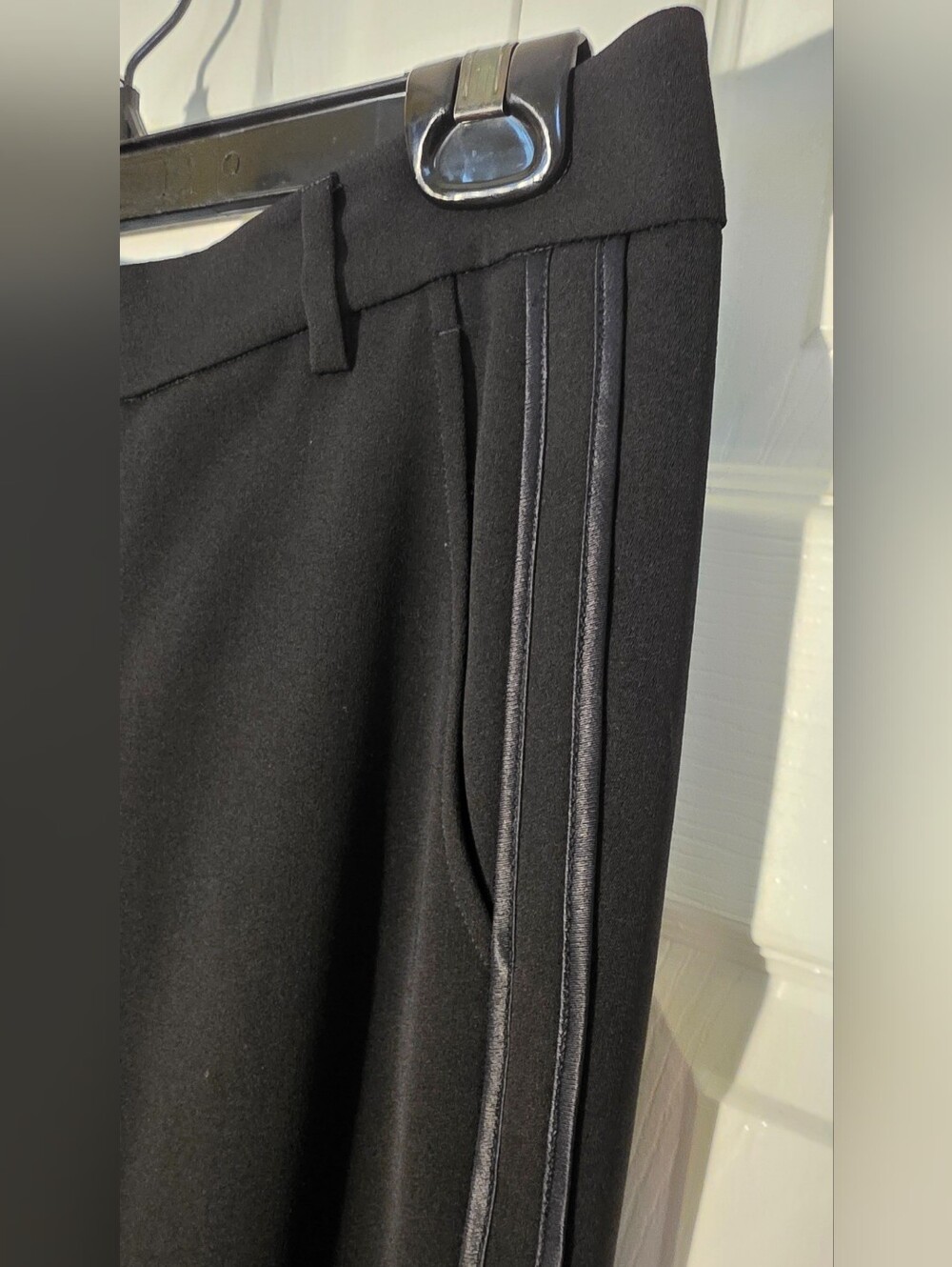 Vince Black Satin Side-Stripe Cropped Cigarette Pants Size 6 - Picture 7 of 7
